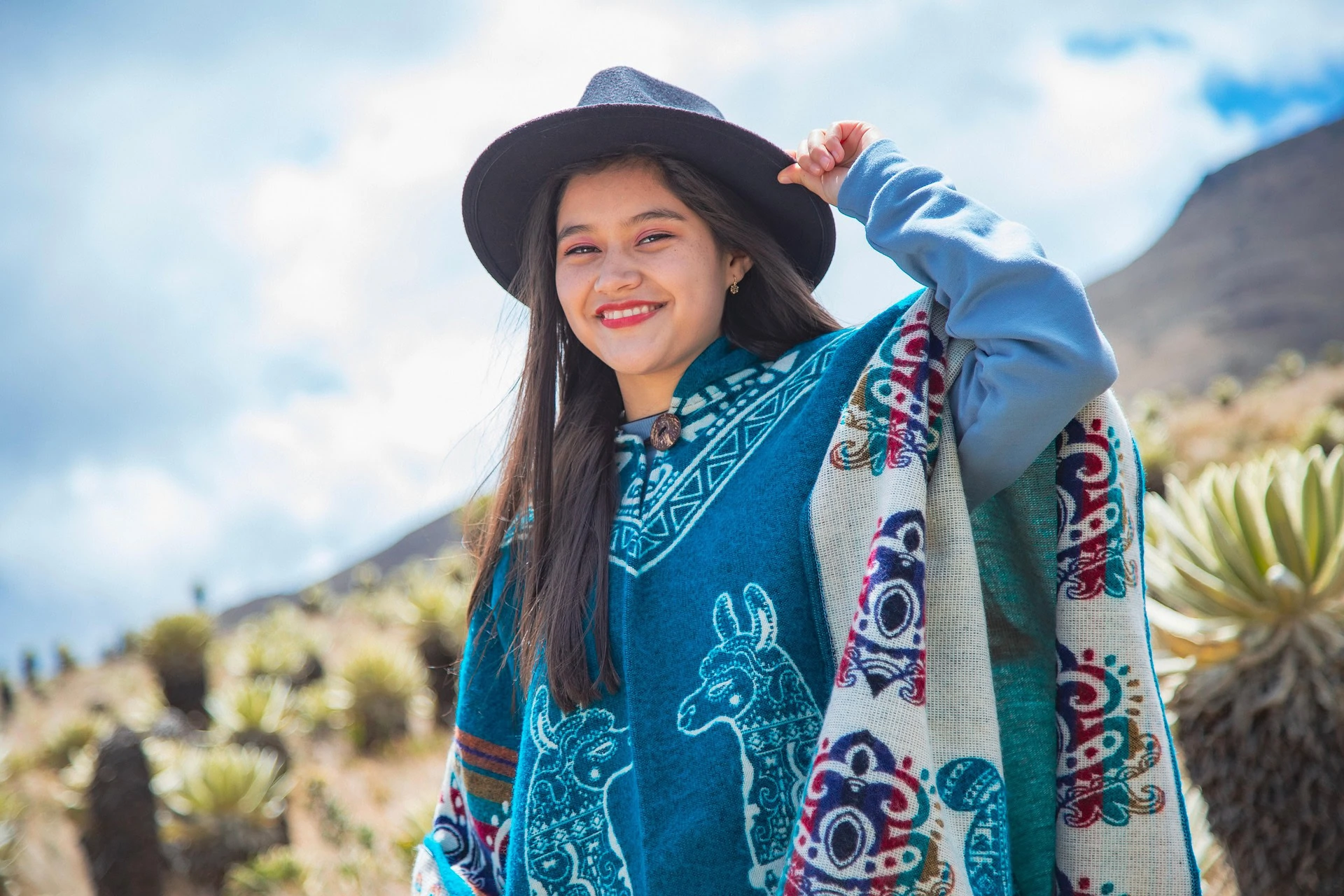 dame met poncho peru